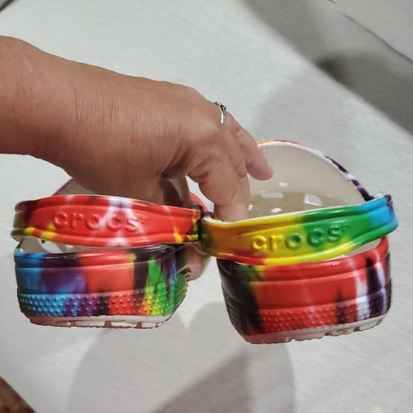 CROCS Classic Vibrant Tie-Dye Clogs - Picture 4 of 10